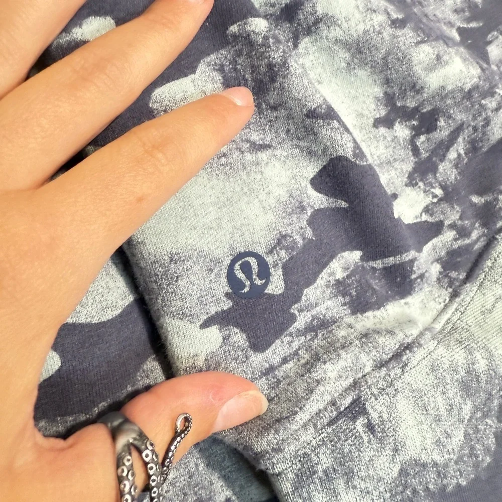 Lululemon Loungeful Cropped Hoodie size 8